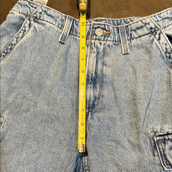 Levi's Denim Cargo Jean Shorts - Picture 11 of 11